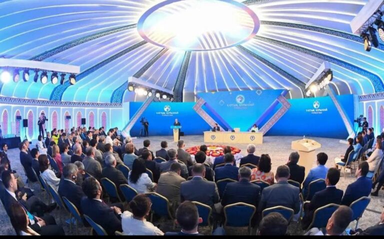 Президент Түркістанда өткен құрылтайда мемлекеттік нышандарды жетілдіру қажет екенін айтты