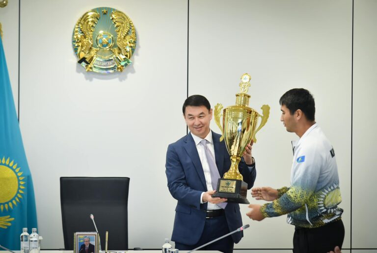 ДАРХАН САТЫБАЛДЫ: «АРМРЕСТЛИНГ СПОРТЫ ТҮРКІСТАН ОБЛЫСЫ МЕН ШАРДАРАНЫҢ БРЕНДІНЕ АЙНАЛДЫ»