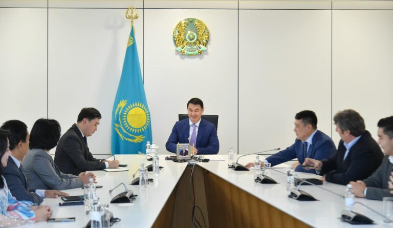 ДАРХАН САТЫБАЛДЫ ТҮРКІТІЛДЕС МЕМЛЕКЕТТЕРДІҢ БАҚ ӨКІЛДЕРІМЕН КЕЗДЕСТІ