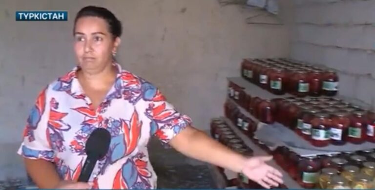 ТҮРКІСТАНДЫҚ КӨПБАЛАЛЫ АНА КАМПОТ ЖАСАП, КӘСІБІН ЖАНДАНДЫРЫП ОТЫР