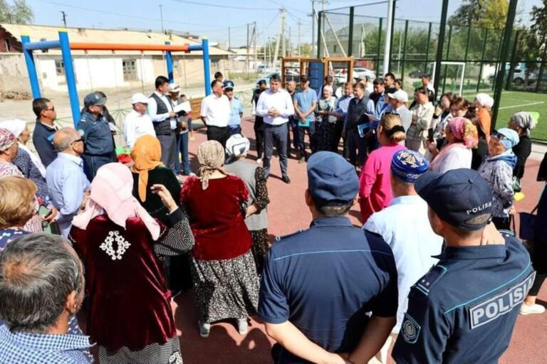 ЕЛДІҢ ОРТАСЫНДА ЖҮРІП АТҚАРҒАН ЖҰМЫС ӨНІМДІ