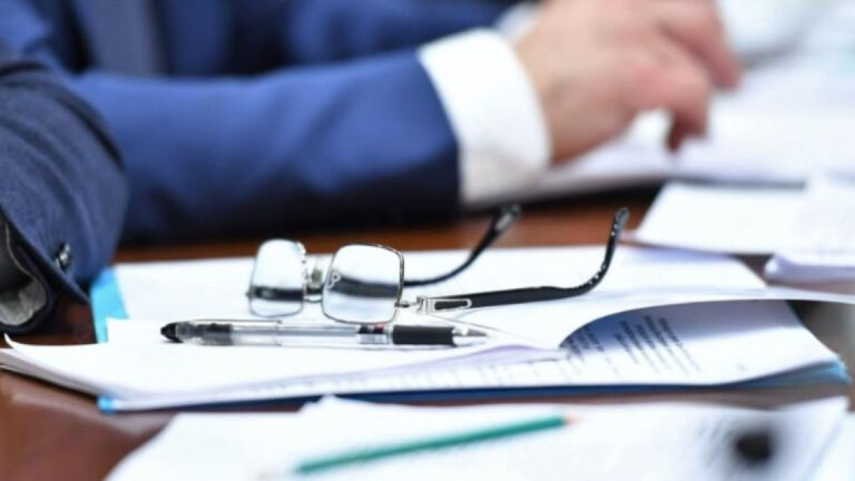 «Тұтынушылардың құқықтарын қорғау туралы» және «Қазақстан Республикасының кейбір заңнамалық актілеріне тұтынушылардың құқықтарын қорғау мәселелері бойынша өзгерістер мен толықтырулар енгізу туралы»