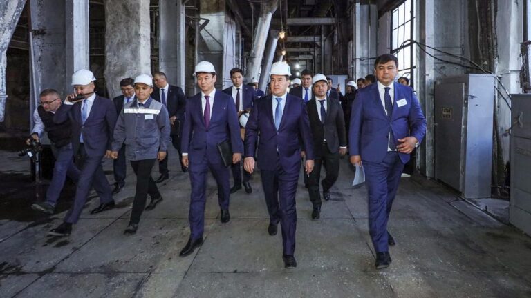 КЕНТАУ ЖЭО-СЫН КҮРДЕЛІ ЖӨНДЕУ: ӘЛИХАН СМАЙЫЛОВ ЖҮРГІЗІЛІП ЖАТҚАН ЖҰМЫС БАРЫСЫМЕН ТАНЫСТЫ