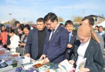 ТҮРКІСТАН: ЖЕТІСАЙДА КІТАП ЖӘРМЕҢКЕСІ ӨТТІ