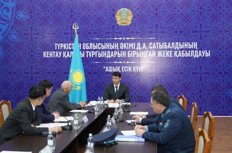ТҮРКІСТАН ОБЛЫСЫНЫҢ ӘКІМІ КЕНТАУҒА БАРЫП, ТҰРҒЫНДАРДЫҢ ӨТІНІШТЕРІН ТЫҢДАДЫ