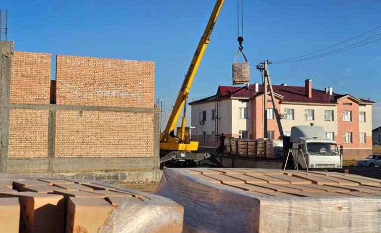 ТҮРКІСТАН: ШАРДАРАДА КӘСІПКЕРЛЕРДІҢ ЕСЕБІНЕН 96 ПӘТЕР САЛЫНЫП ЖАТЫР