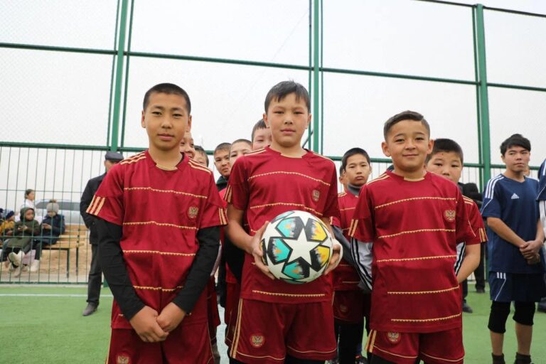 ТҮРКІСТАН: СОЗАҚ АУДАНЫНДА «САМҰРЫҚ-ҚАЗЫНА» АҚ ФУТБОЛ АЛАҢЫН САЛЫП БЕРДІ