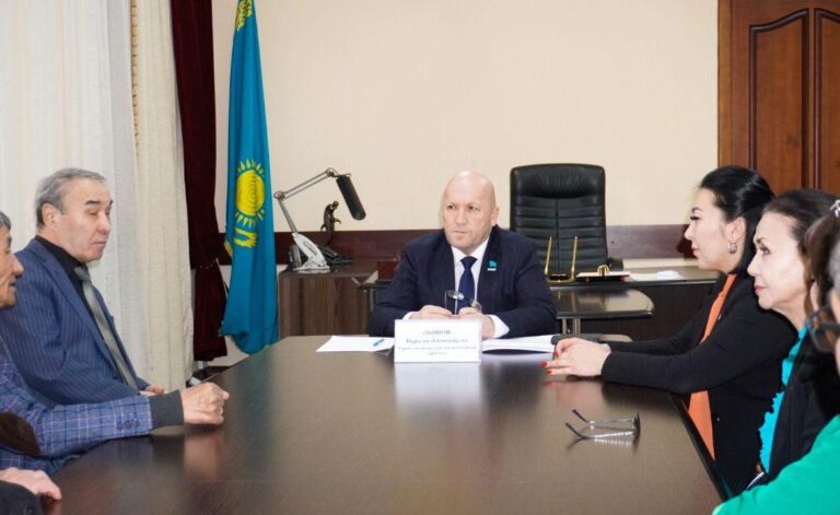 Мәслихат төрағасы мәдениет саласының қызметкерлерімен кездесті