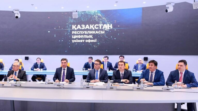 Олжас Бектенов отандық тауар өндірушілерді қолдау және су тасқыны жағдайын болжауға арналған цифрлық құралдармен танысты