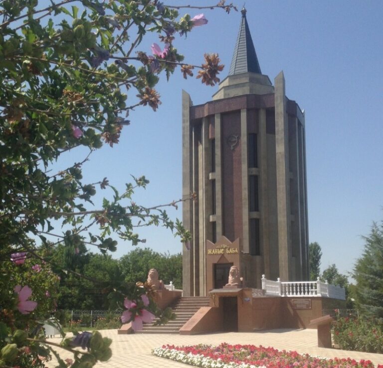 «КИЕЛІ МЕКЕН»: САЙРАМДА «ЖАНЫС БАБА» КЕСЕНЕСІНДЕ СЕНБІЛІК ӨТТІ