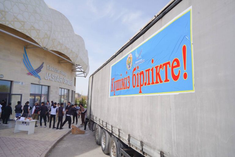 ТҮРКІСТАН ОБЛЫСЫНАН АҚТӨБЕ ӨҢІРІНІҢ СУ БАСҚАН АЙМАҚТАРЫНА 30 ТОННА ГУМАНИТАРЛЫҚ КӨМЕК ЖІБЕРІЛДІ