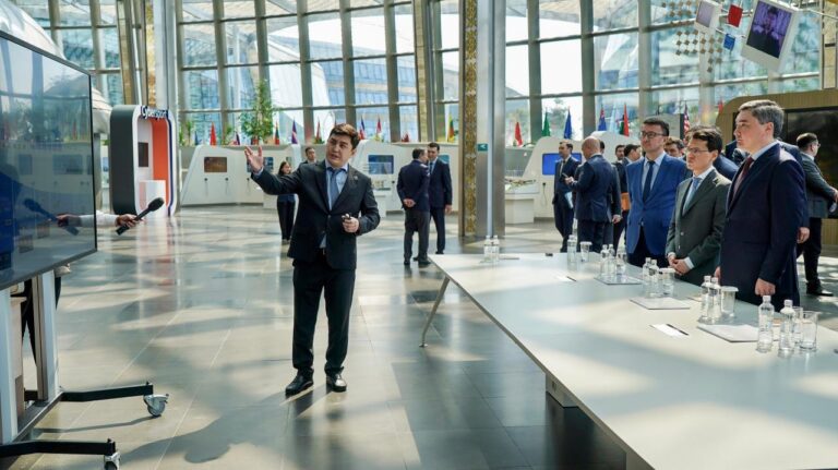 Министр Бағдат Мусин Үкімет басшысына Astanа Hub инновациялық экожүйесін таныстырды