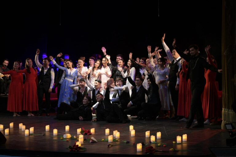 ТҮРКІСТАНДЫҚ «JANA LEP!» ӨНЕР ҰЖЫМЫ АЛМАТЫ ҚАЛАСЫНДА АЛҒАШ РЕТ СПЕКТАКЛЬ САХНАЛАДЫ