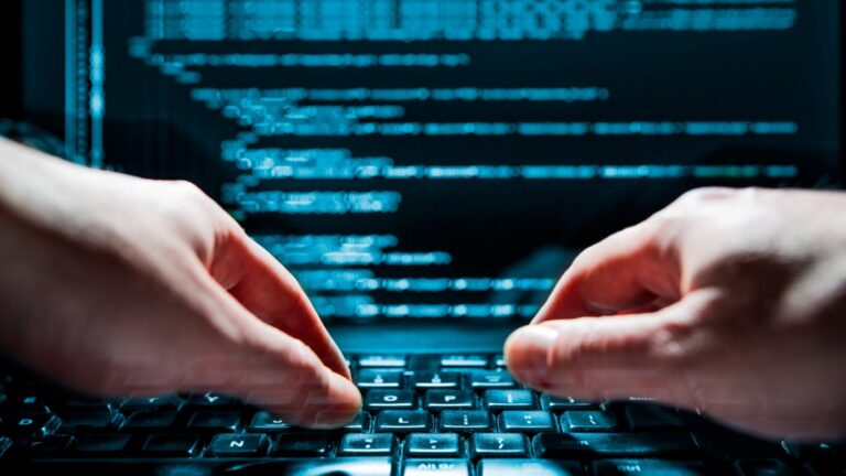 ТҮРКІСТАН: МАМАНДАР ИНТЕРНЕТ АЛАЯҚТАРЫНАН САҚТАНУ ЖОЛЫН ТҮСІНДІРДІ