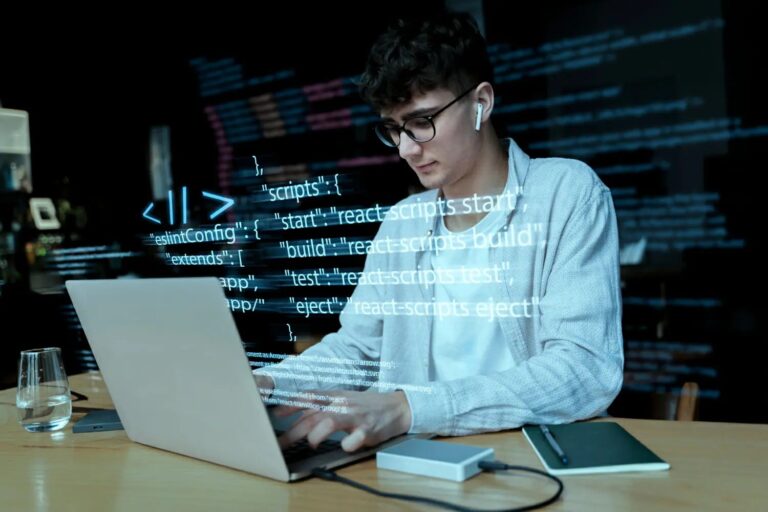 IT-дегі табысы мол әрі сұраныстағы мамандықтар: оқу ақысы қанша?
