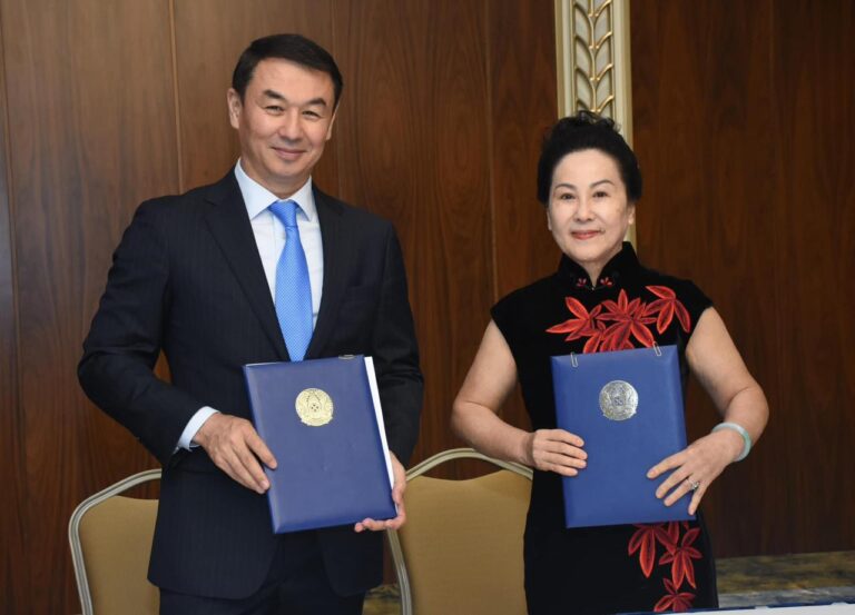 ТҮРКІСТАН ОБЛЫСЫНА 1 МЛРД 615 МЛН. АҚШ ДОЛЛАРЫ КӨЛЕМІНДЕ ИНВЕСТИЦИЯ ТАРТУ ЖӨНІНДЕГІ МЕМОРАНДУМДАРҒА ҚОЛ ҚОЙЫЛДЫ