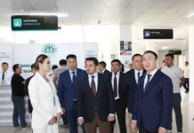 Цифрлық даму министрі Жаслан Мадиев Шымкенттегі ХҚКО және мамандандырылған ХҚКО-ны аралады