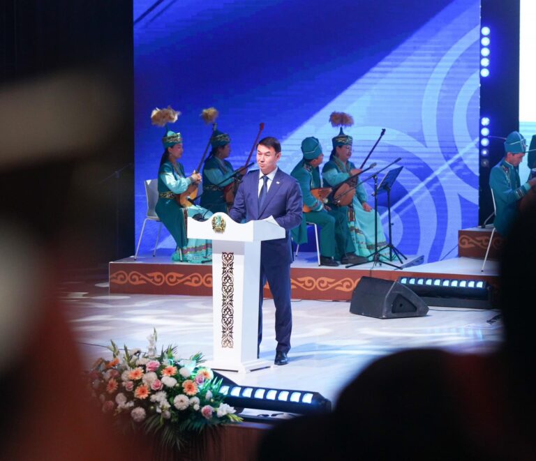 ТҮРКІСТАНДА ҚР КОНСТИТУЦИЯ КҮНІНЕ АРНАЛҒАН «АЙБАРЫ МЫҚТЫ – АТА ЗАҢ» САЛТАНАТТЫ ІС-ШАРАСЫ ӨТТІ