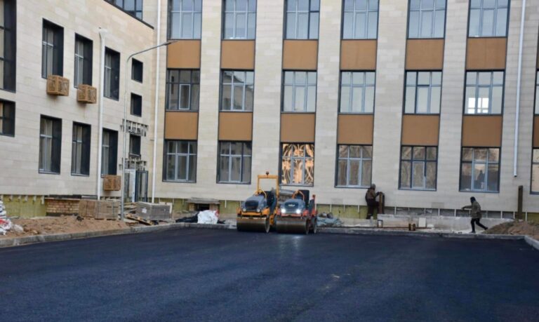 СОЗАҚ АУДАНЫНДА «ЖАЙЛЫ МЕКТЕП» ЖОБАСЫМЕН 900 ОРЫНДЫҚ БІЛІМ ОРДАСЫ БОЙ КӨТЕРУДЕ