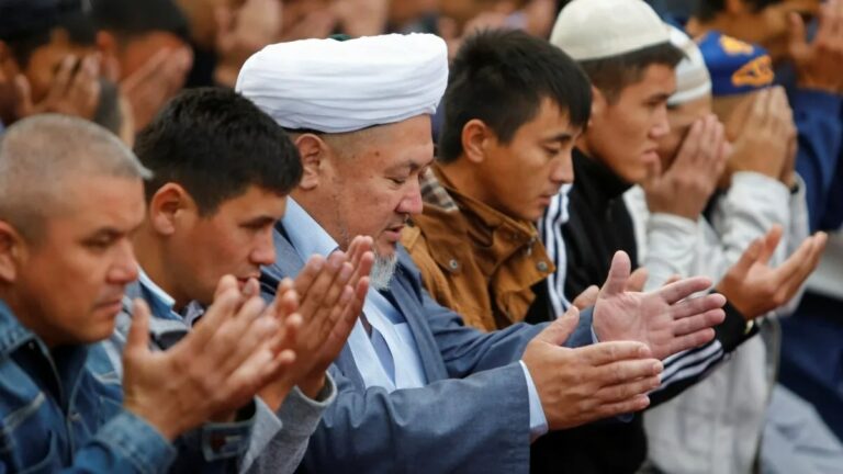 Дін қоғамдық процестерге пәрменді ықпал етеді