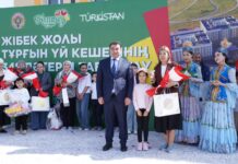 ҰЛЫСТЫҢ ҰЛЫ КҮНІ ҚАРСАҢЫНДА ТҮРКІСТАНДА ТАҒЫ 348 ОТБАСЫ ҚОНЫС ТОЙЫН ТОЙЛАДЫ