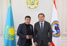 Мемлекет басшысының тапсырмасымен Алматы әкімі әуежай қызметкерін құтқарған азаматты марапаттады