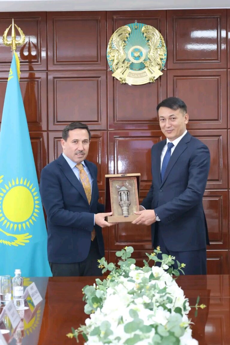 ТҮРКІ ӘЛЕМІ ӨКІЛДЕРІМЕН КЕЗДЕСУ: САУРАНДА СТРАТЕГИЯЛЫҚ ӘРІПТЕСТІК ТАЛҚЫЛАНДЫ
