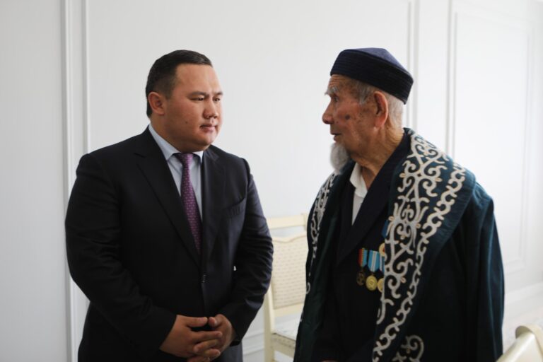 ТҮРКІСТАН ҚАЛАСЫНЫҢ ӘКІМІ ТЫЛ АРДАГЕРЛЕРІН ҰЛЫ ЖЕҢІС КҮНІМЕН ҚҰТТЫҚТАДЫ