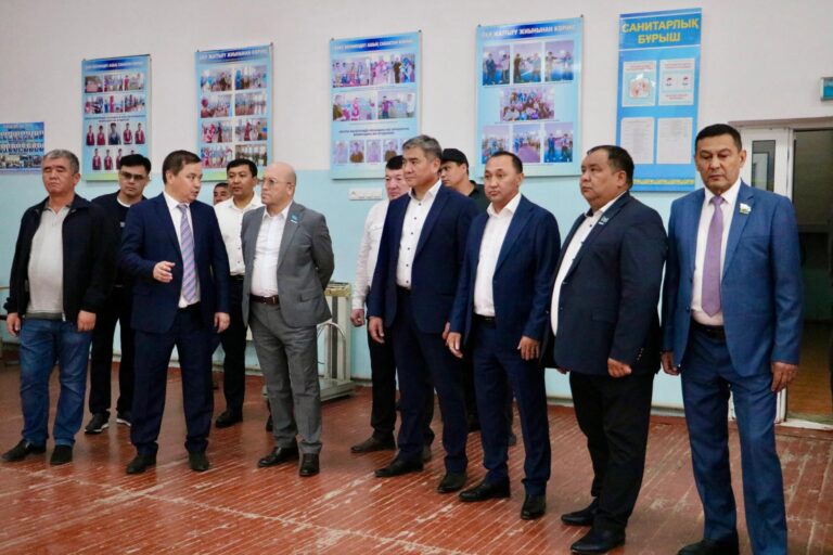 Депутаттар Бекзат Саттарханов атындағы облыстық олимпиада резервінің мамандандырылған мектеп-интернат-колледжінің жұмысымен танысты