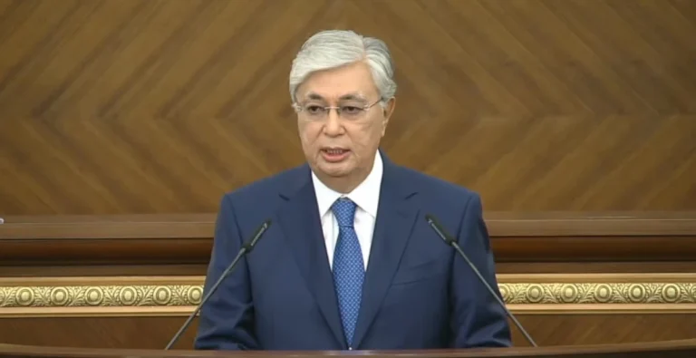 Президент өз сөзінде Қазақстан халқына Жолдауында елімізді дамытуға арналған тың тәсілдер ұсынғанына назар аударды