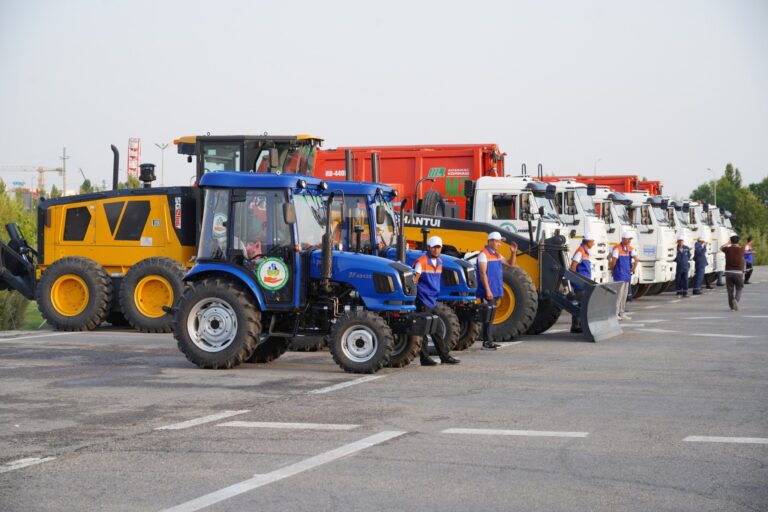 «2025 – ЖҰМЫСШЫ МАМАНДЫҚТАР ЖЫЛЫ»: ТҮРКІСТАНДА КОММУНАЛДЫҚ САЛА ӨКІЛДЕРІНЕ ЖАҢА ТЕХНИКАЛАР ТАБЫСТАЛДЫ