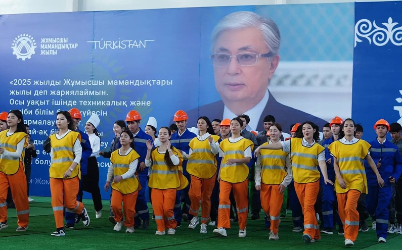 ТҮРКІСТАН ҚАЛАСЫНДА «2025- ЖҰМЫСШЫ МАМАНДЫҚТАР» ЖЫЛЫНА ОРАЙ АУҚЫМДЫ ШАРАЛАР ӨТІП КЕЛЕДІ