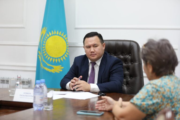 ТҮРКІСТАН ҚАЛАСЫНЫҢ ӘКІМІ АЗАМАТТАРДЫ ЖЕКЕ МӘСЕЛЕЛЕРІ БОЙЫНША ҚАБЫЛДАДЫ
