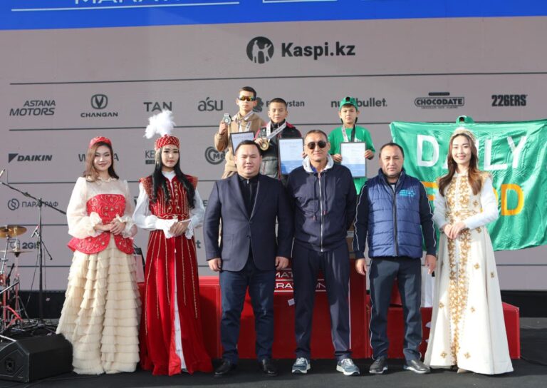 «91 ЖАСТАҒЫ МАРАФОНШЫ ӘЖЕ»: БИЫЛҒЫ «TURKISTAN MARATHON-2025» ҮШ БІРДЕЙ ЖАҢА РЕКОРДПЕН ЕСТЕ ҚАЛДЫ