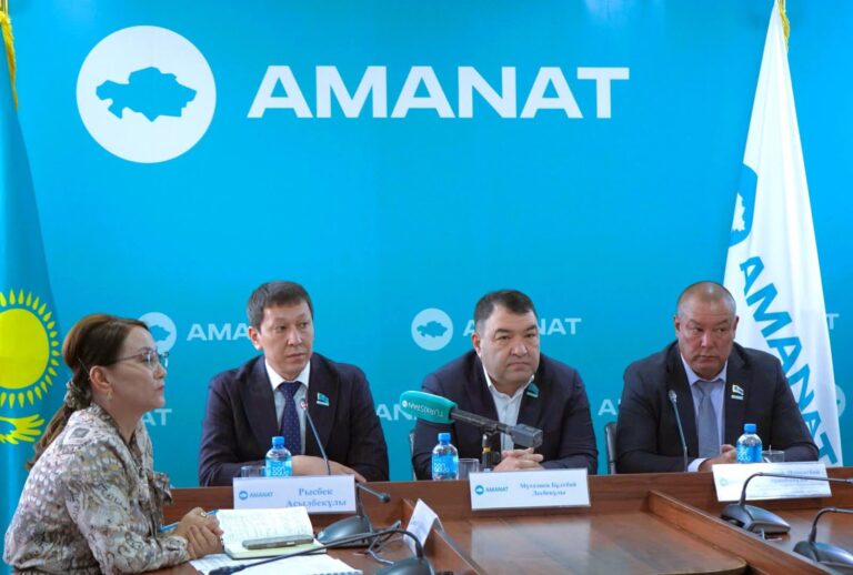 АМАНАТТЫҚ ДЕПУТАТТАР ӨҢІРЛІК ДАМУ БОЙЫНША ЕСЕП БЕРДІ