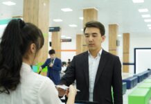 Қазақстанда құжаттарды үйге жеткізу қызметі кеңінен қолданыла бастады