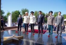 ТҮРКІСТАНДА ОТАН ҚОРҒАУШЫЛАР МЕН ЖЕҢІС КҮНІ МЕРЕКЕЛЕНДІ