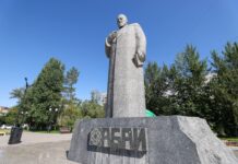 Абай күнінде «Әділет» кандидаттары ұлы ақынның Семейдегі ескерткішіне тағзым етті